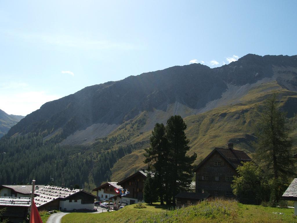 Erzhorn Hotel Arosa Exterior photo