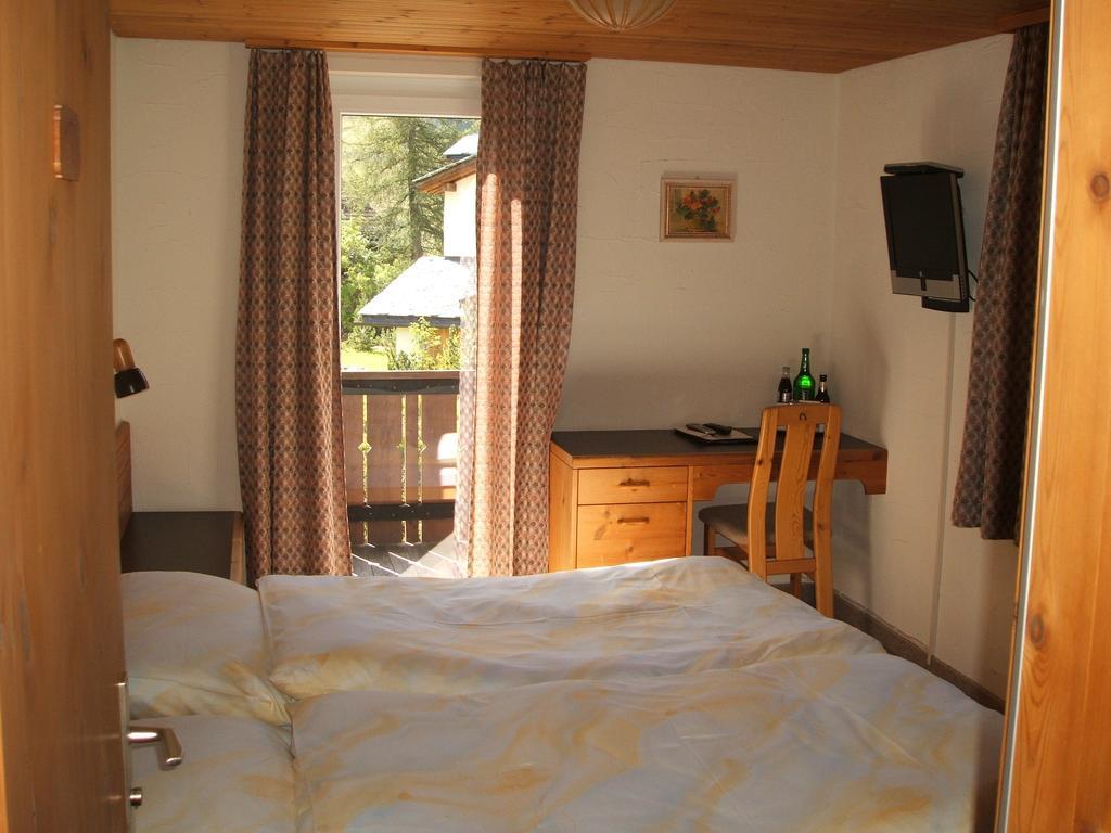 Erzhorn Hotel Arosa Room photo